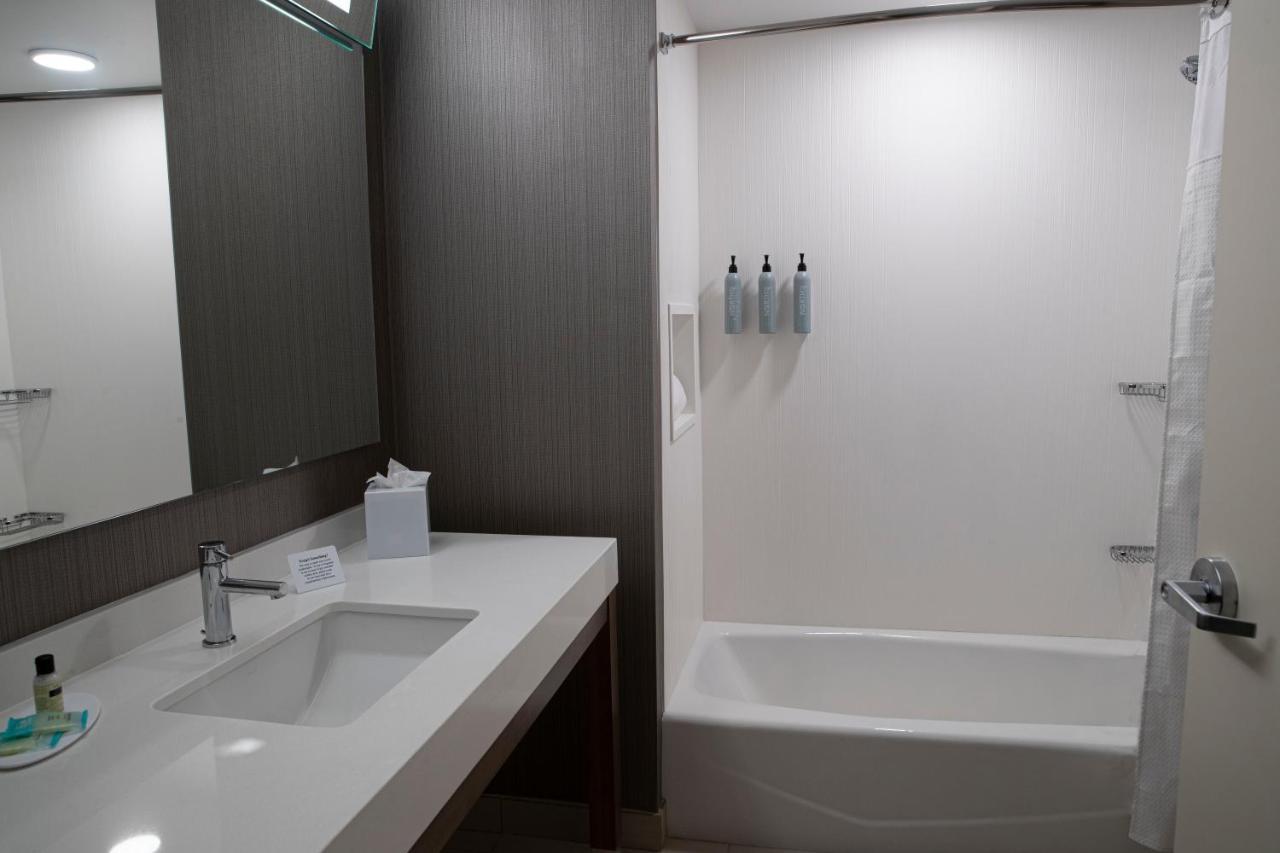 Courtyard By Marriott Nanaimo Hotel Buitenkant foto